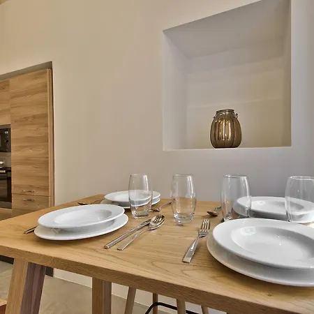 Zoe 2 By Vallettastay