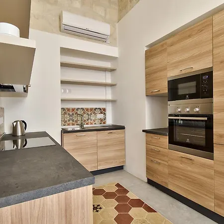 Zoe 2 By Vallettastay Apartment