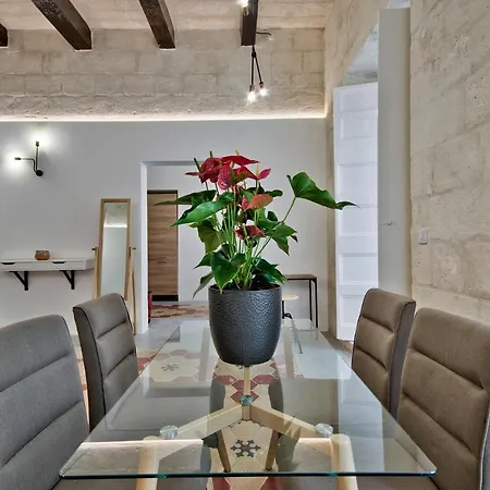 Zoe 2 By Vallettastay * فاليتا